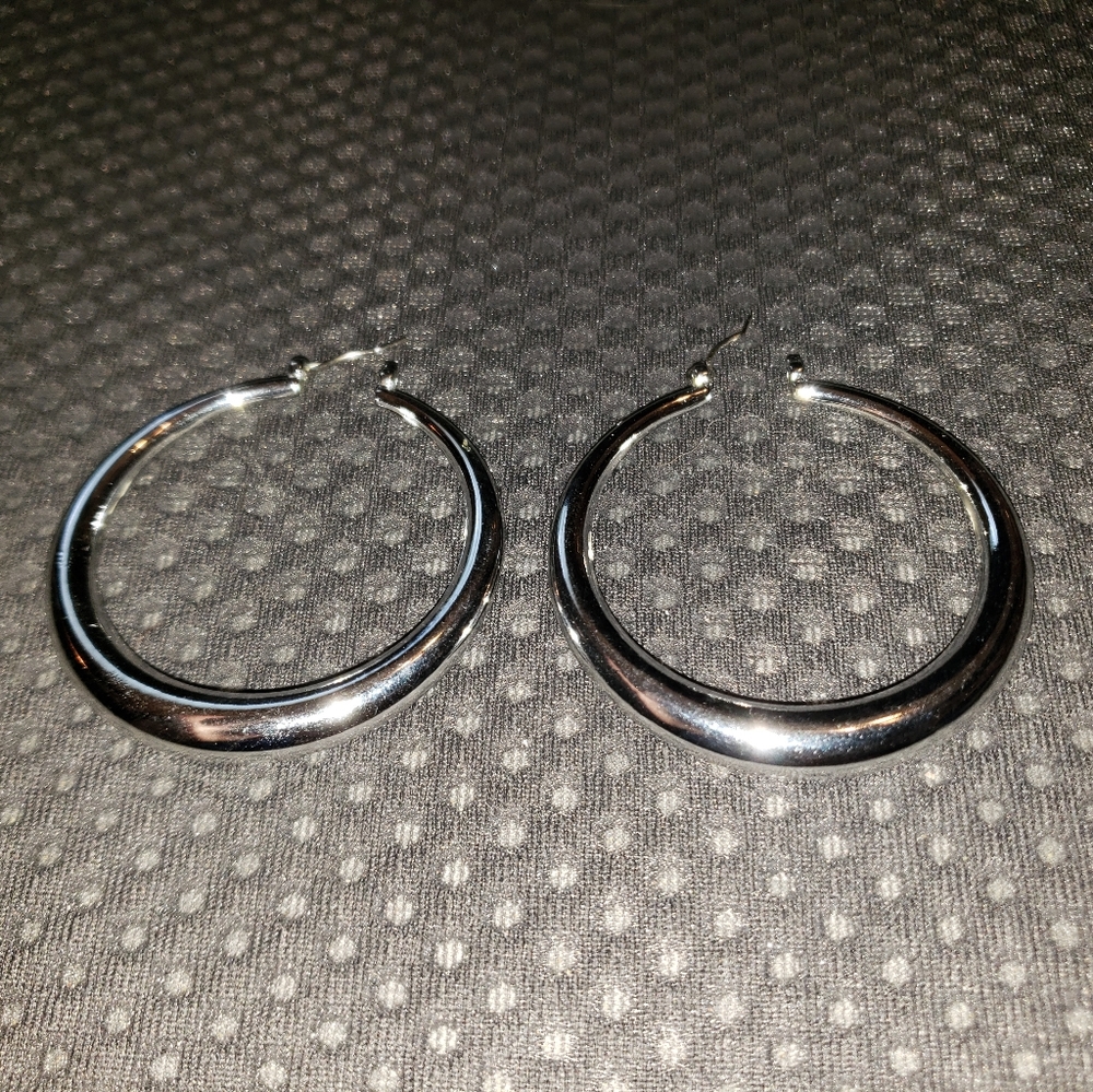 Silver hoop earrings - Picture 3 of 3
